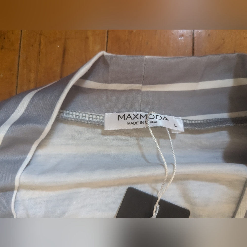 Amazon Robe - Picture 2 of 2